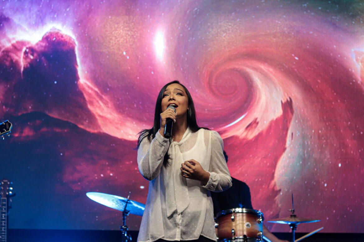 Nova aposta da Central Gospel Music, Layza Tavares apresenta o single “Vivo Só Por Ti”