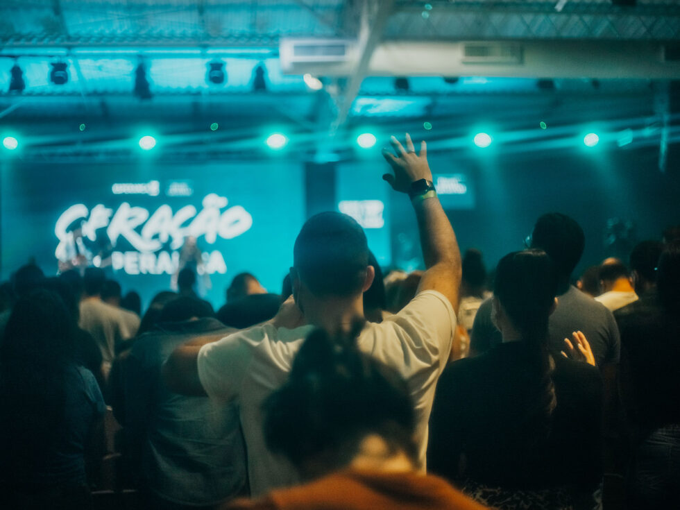 Encontro GERAÇÃO ESPERANÇA reúne mais de 1.000 jovens cristãos em igreja do Rio de Janeiro