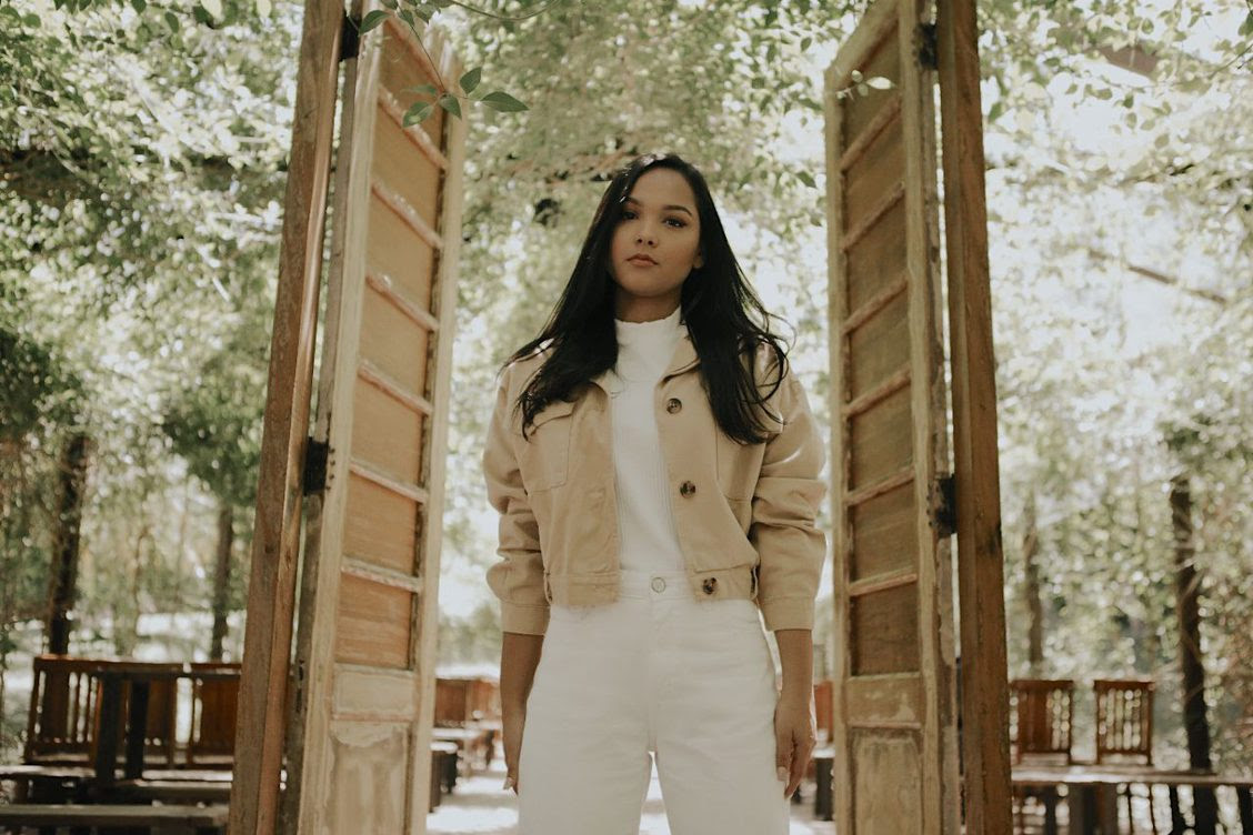 Layza Tavares lança o single e o clipe “Santíssimo Lugar”