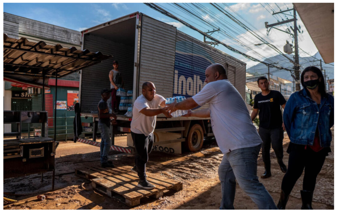 Associação Evangelística Billy Graham e Esperança Rio distribuem donativos para as vítimas da tragédia em Petrópolis