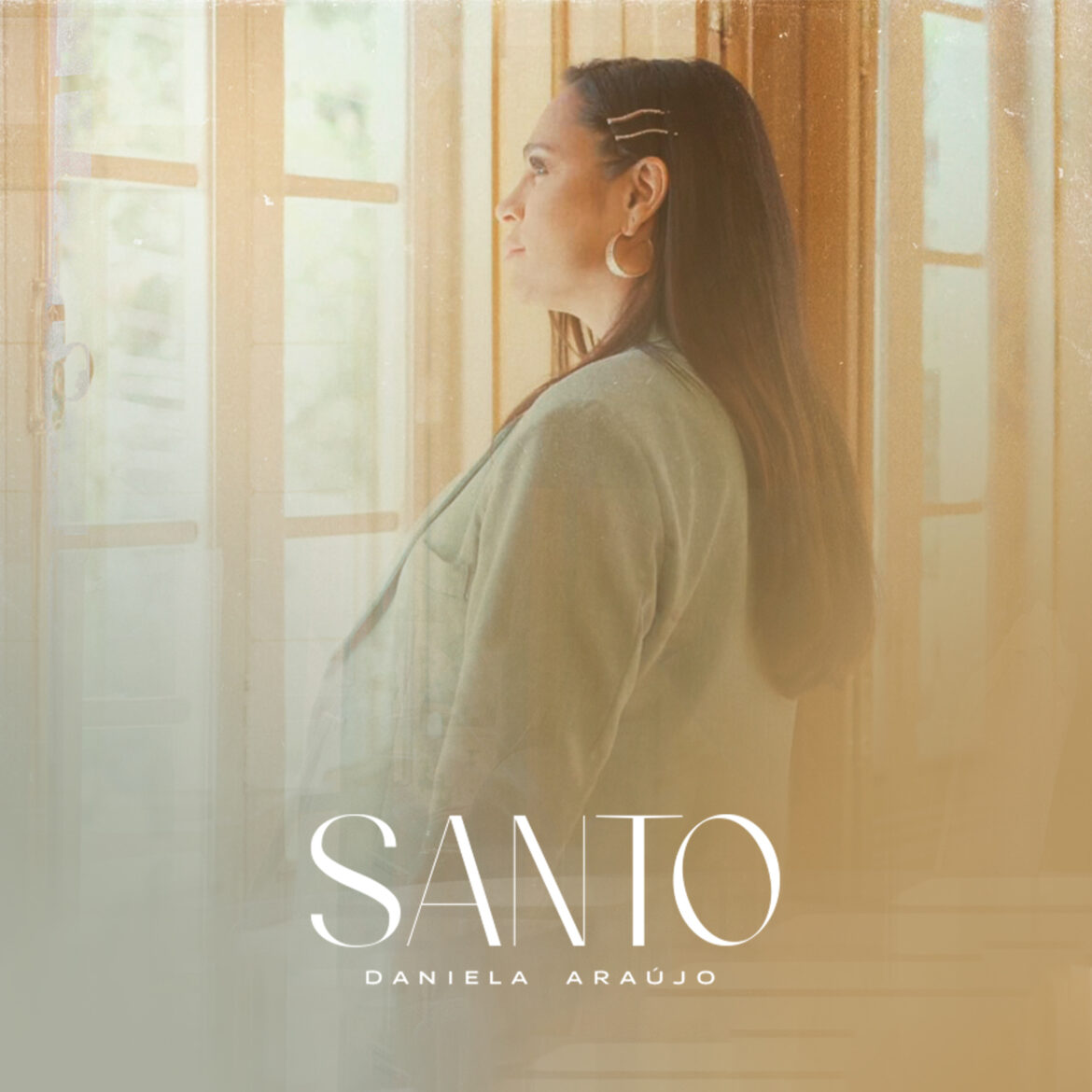 Em novo single, Daniela Araújo ressalta a santidade de Deus