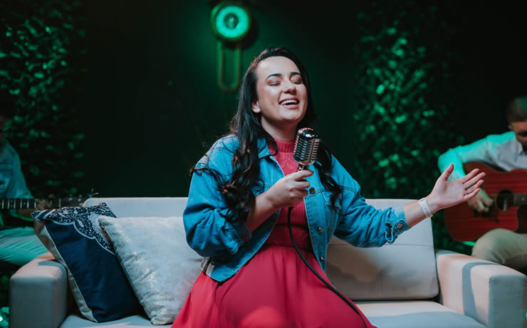 Cantora Juliana Silva lança o single “Decreto de Deus” e profetiza vida aos cristãos desanimados