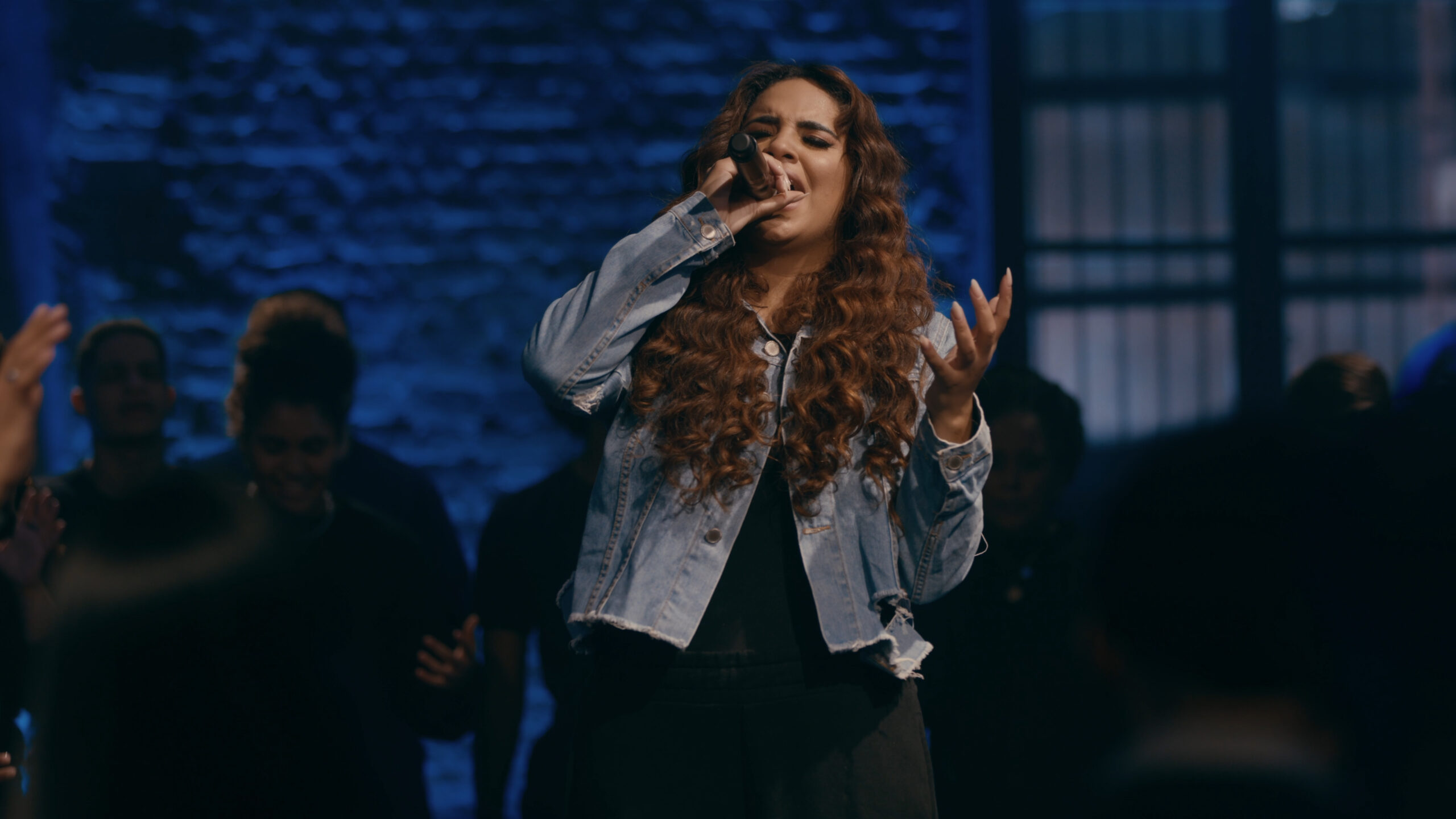Novo single de Sarah Beatriz traz mensagem de encorajamento em tempos difíceis