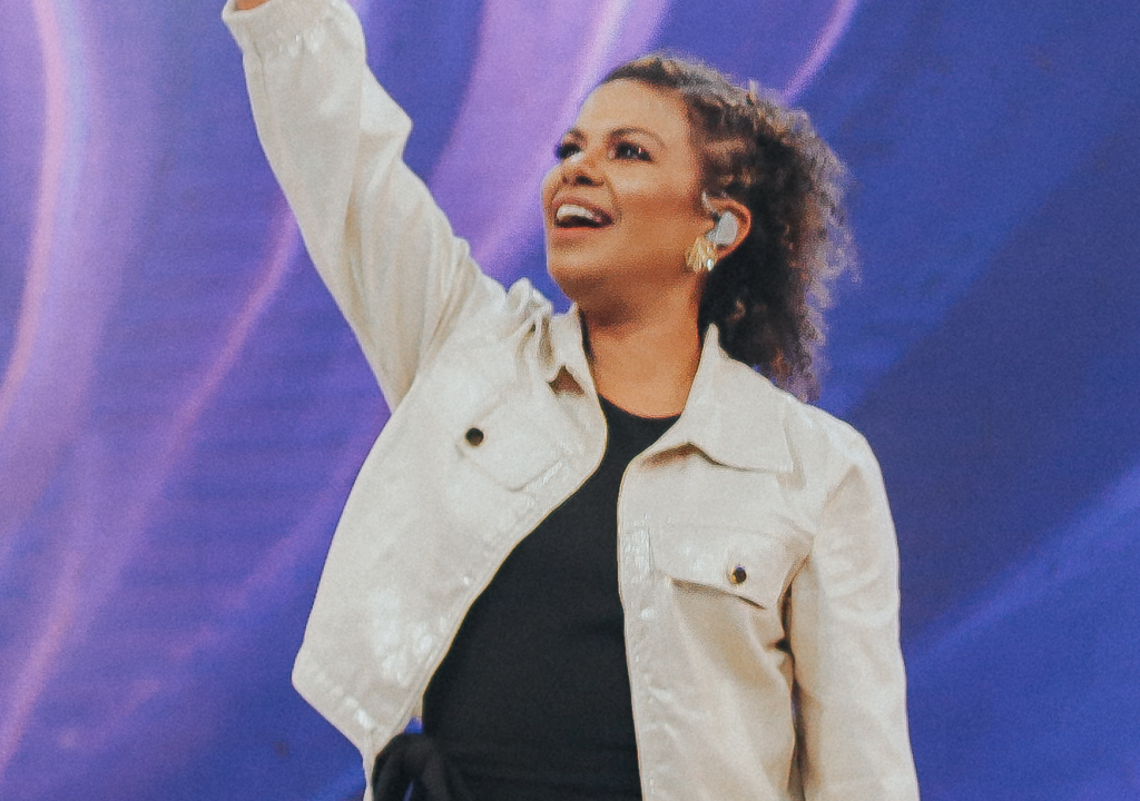 Nívea Soares lança a canção autoral “Quem É Como Nosso Deus?” pela Onimusic