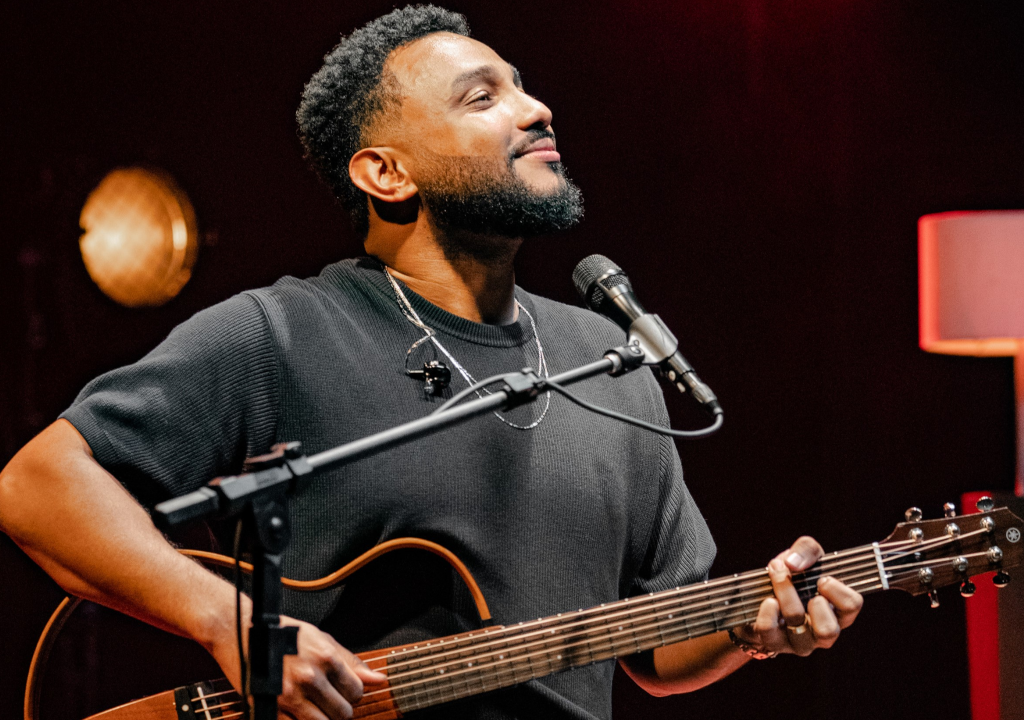 Bicampeão do Grammy Latino, Eli Soares leva a turnê “Nós” para o palco do Mais Encontros