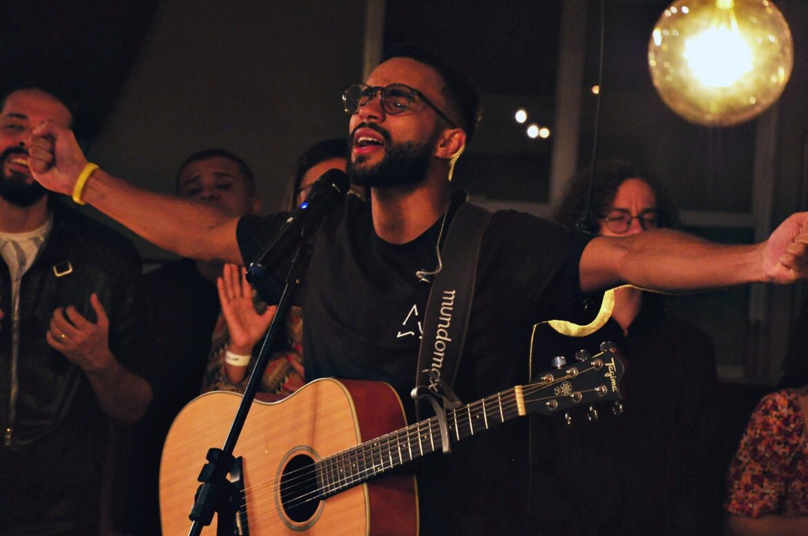 Junior Ferraz lança sua versão do clássico “Porque Ele Vive” pela Nova Fase Music