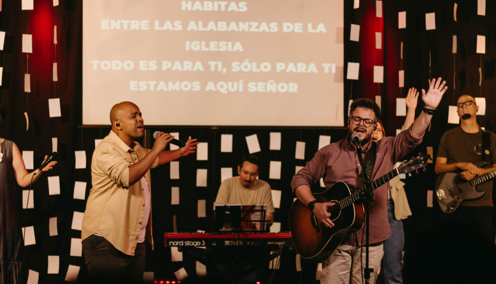 Os cantores Carlinhos Falsetti e Thiago Grulha. Foto: Divulgação.