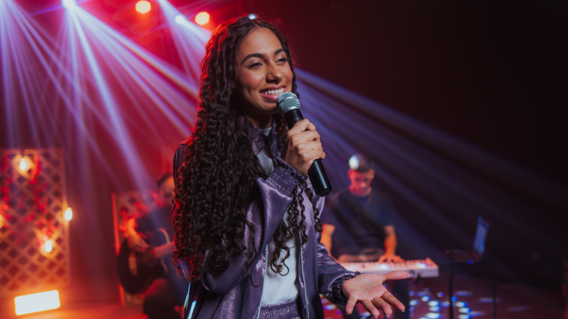 Izabelle Ribeiro, nova integrante do cast da Flame Music, lança o single “Comigo Você Vai Conseguir”