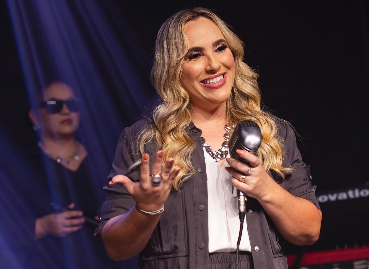 Rose Mesquita inspira confiança em Deus em tempos de provação no single “Confiarei Em Ti”