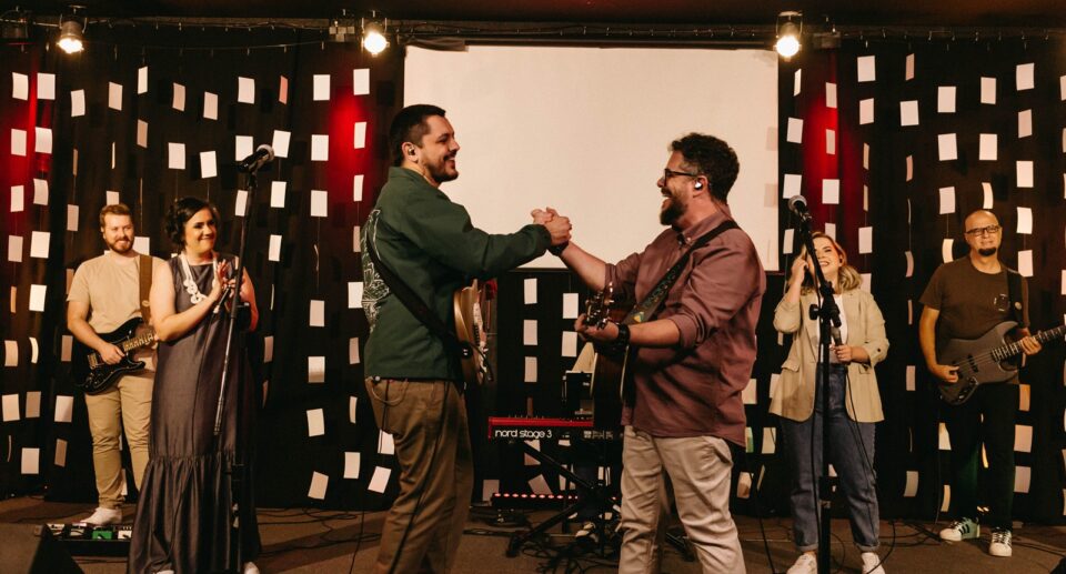 Os cantores Alexandre Magnani e Carlinhos Falsetti. Foto: Divulgação.