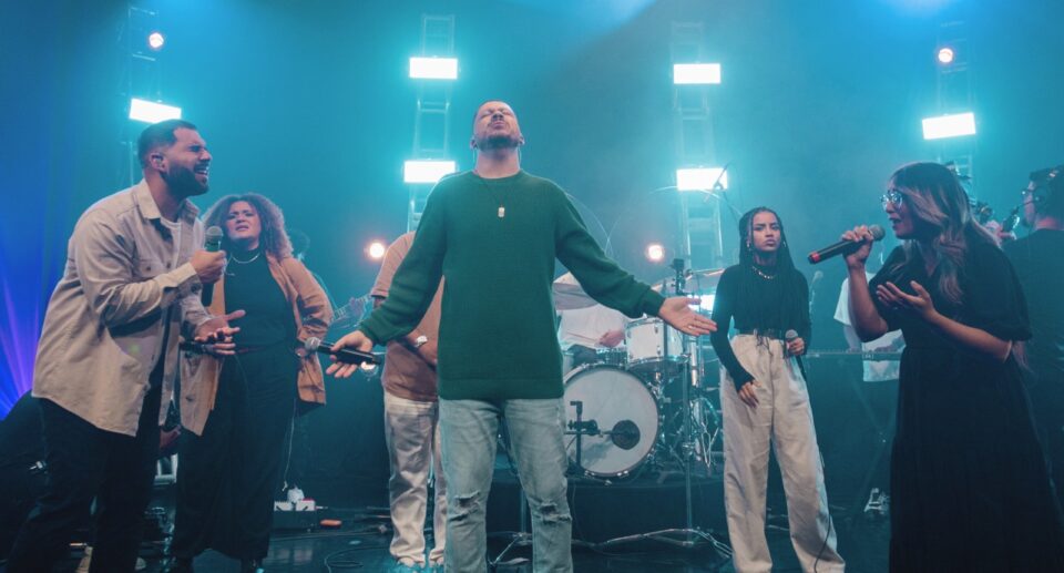Bob Jonathan feat. Ungidos Worship na canção “Maranata”