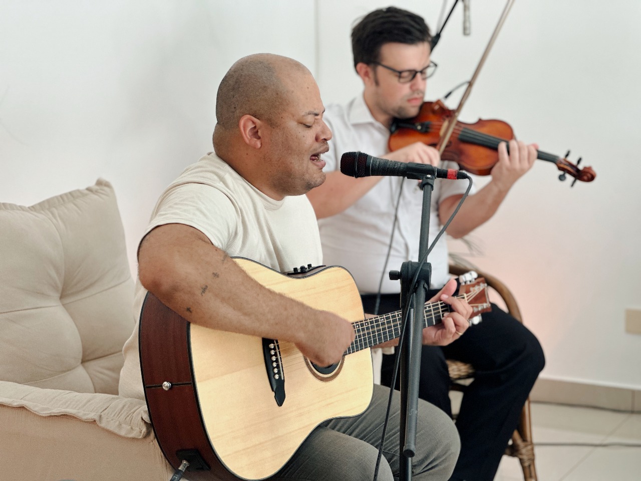 Gabriel Augusto lança o single “Ninguém é Como o Meu Senhor”  e o álbum “Devoção”