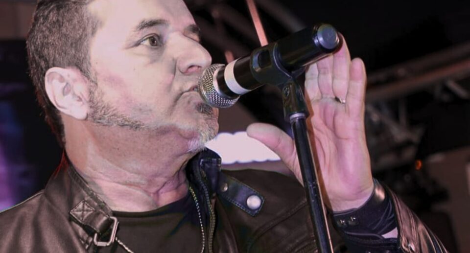 Jota T regrava o clássico pentecostal “Canela de Fogo” em versão rock