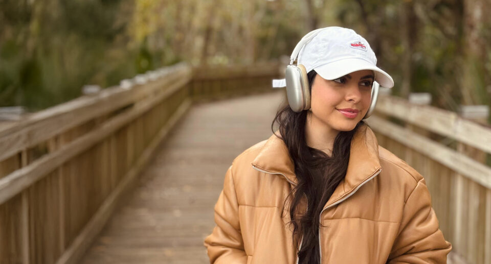 Amanda Loyola aposta na pop music no novo single “Quando Eu Te Encontrei”