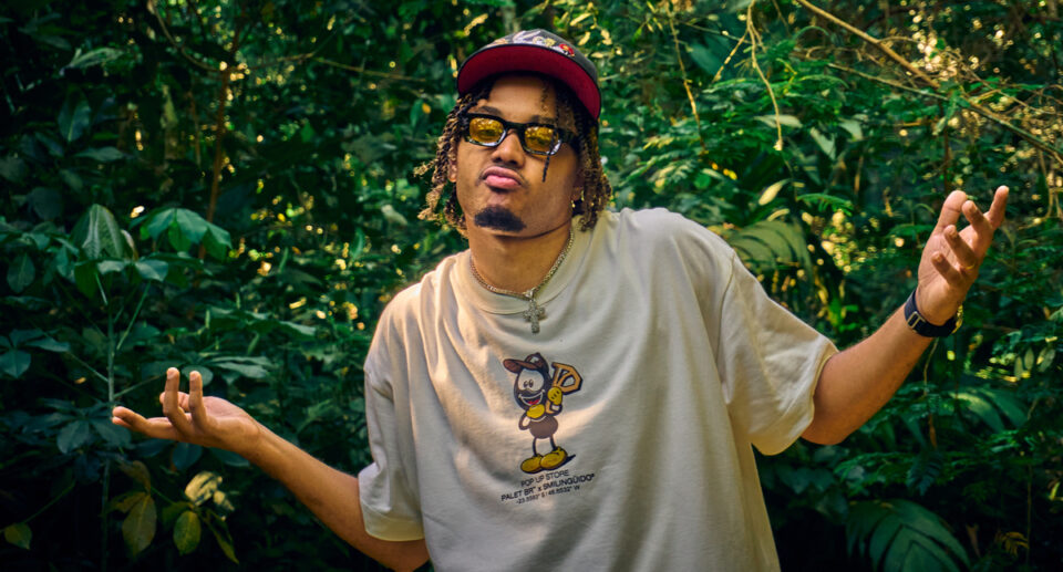 O trapper Brunno Ramos lança o single e clipe de “Pés Descalços” pela Universal Music
