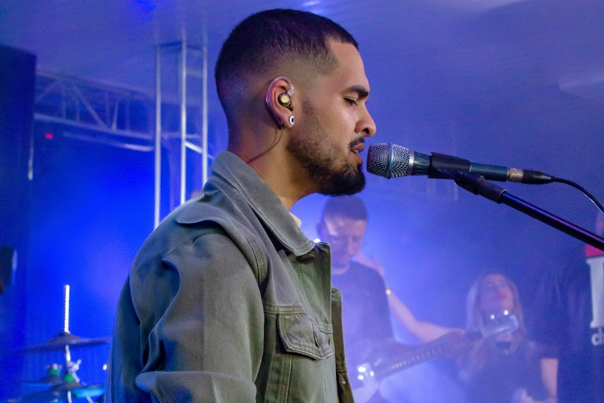 Victor Araujo, Hannah Gomes & BNC Worship interpretam “Cantamos Jesus”