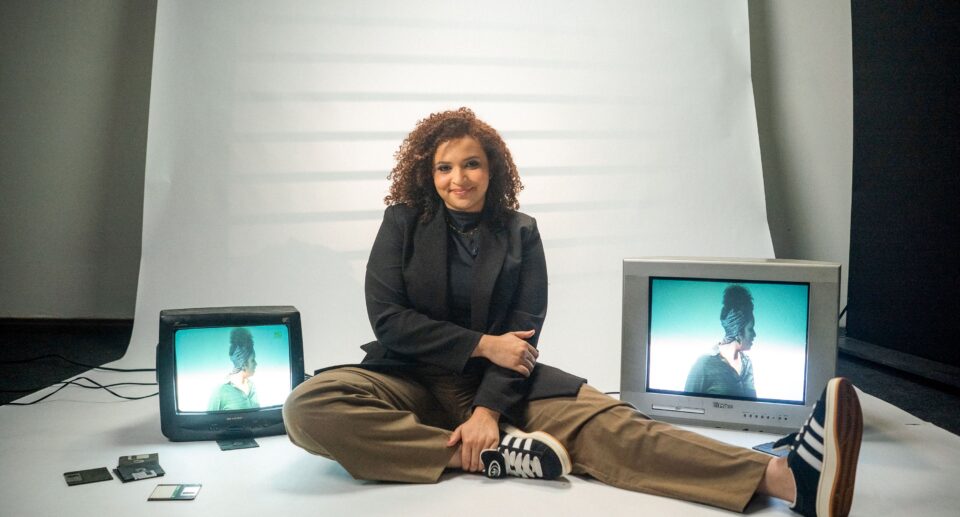 Após viralizar na internet, Milena Pina aposta em um pop leve e envolvente na canção “Um Conselho”