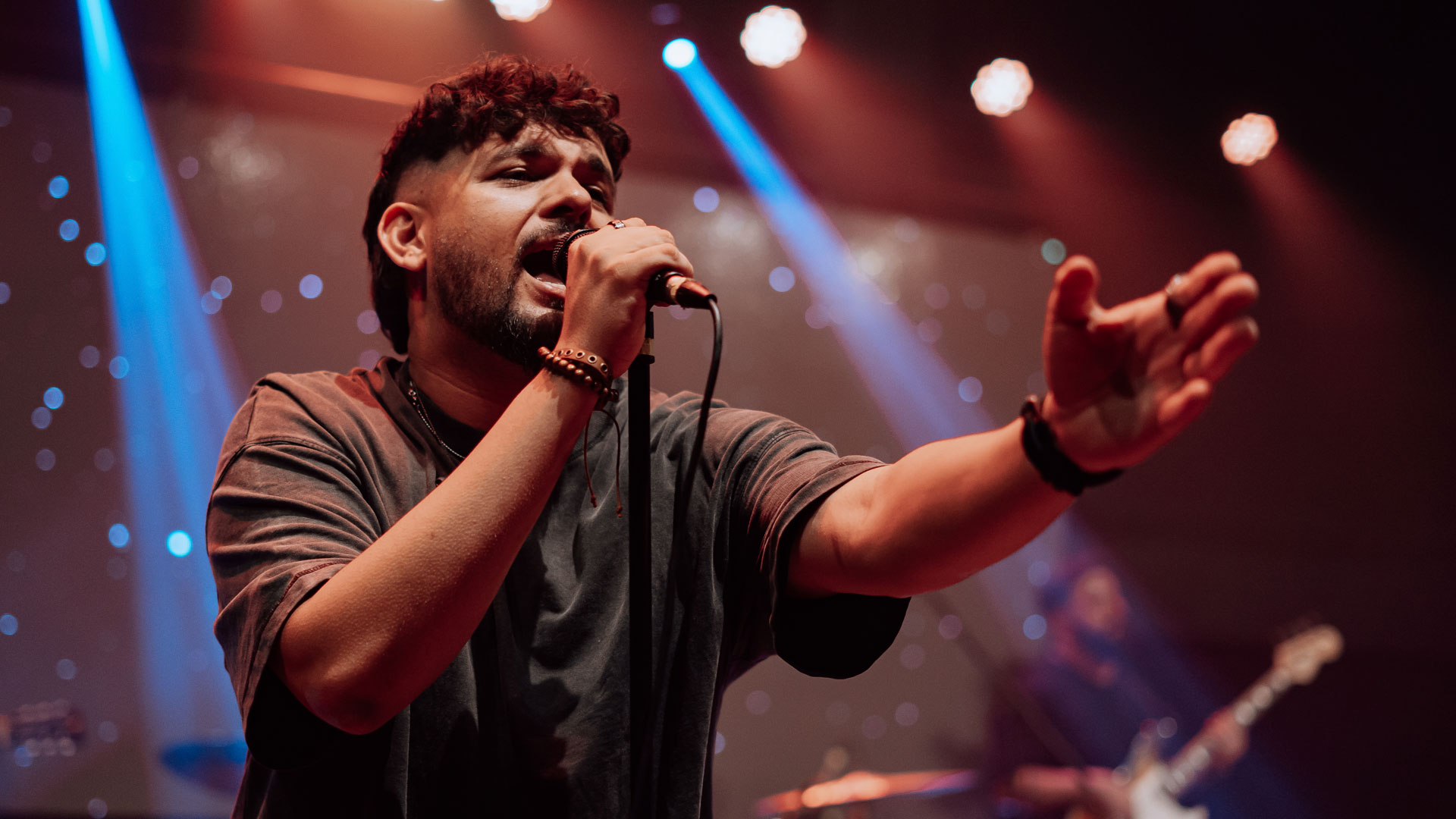 Gabriel Bulian canta “Todas As Coisas”, terceiro single do projeto “Sessions”