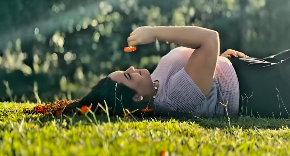 Lueny Moura lança o single “Eu Vou Me Fazer de Doida”