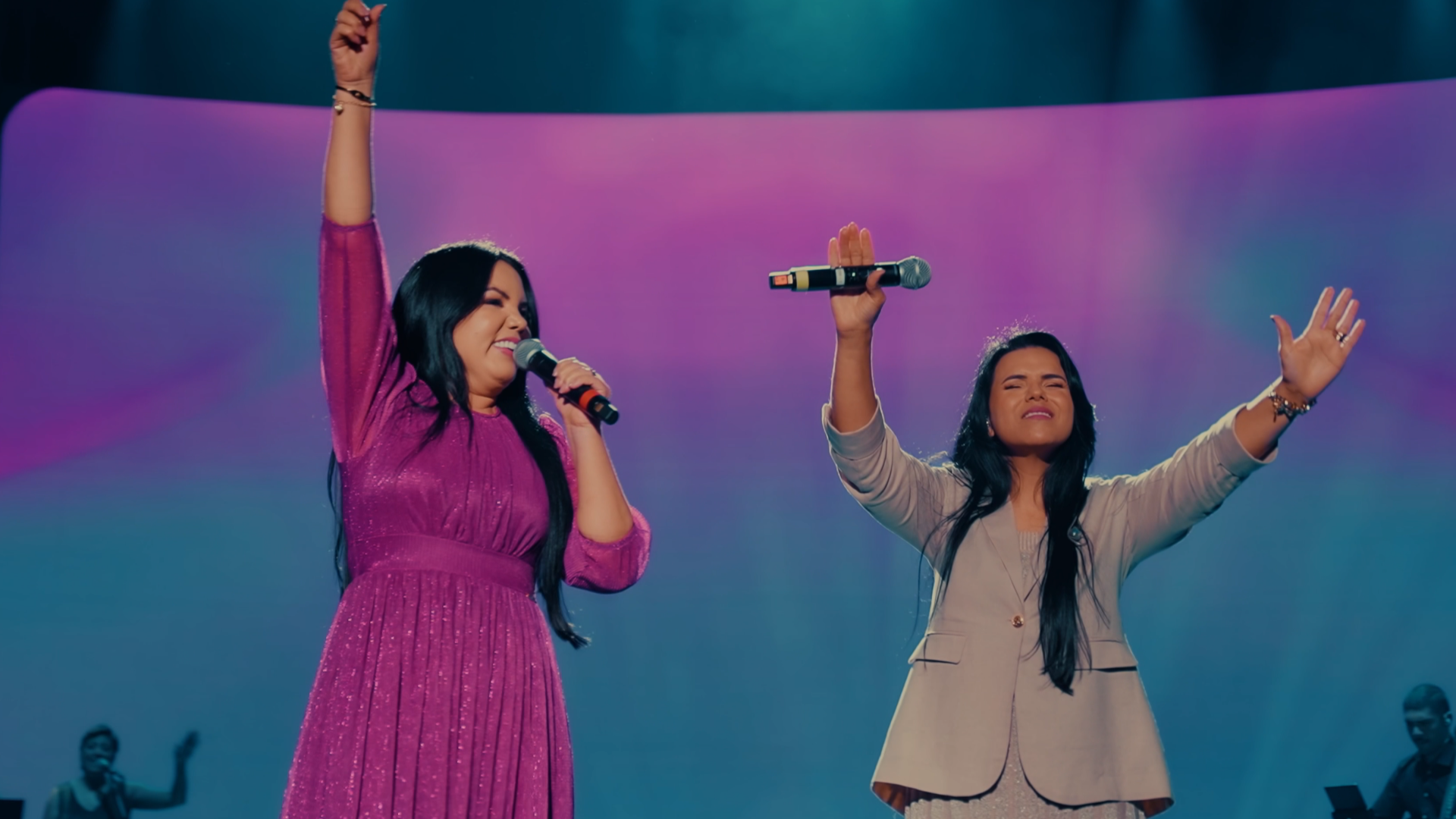 Antônia Gomes e Eliane Fernandes se unem na versão ao vivo de “Vou Seguir em Frente”