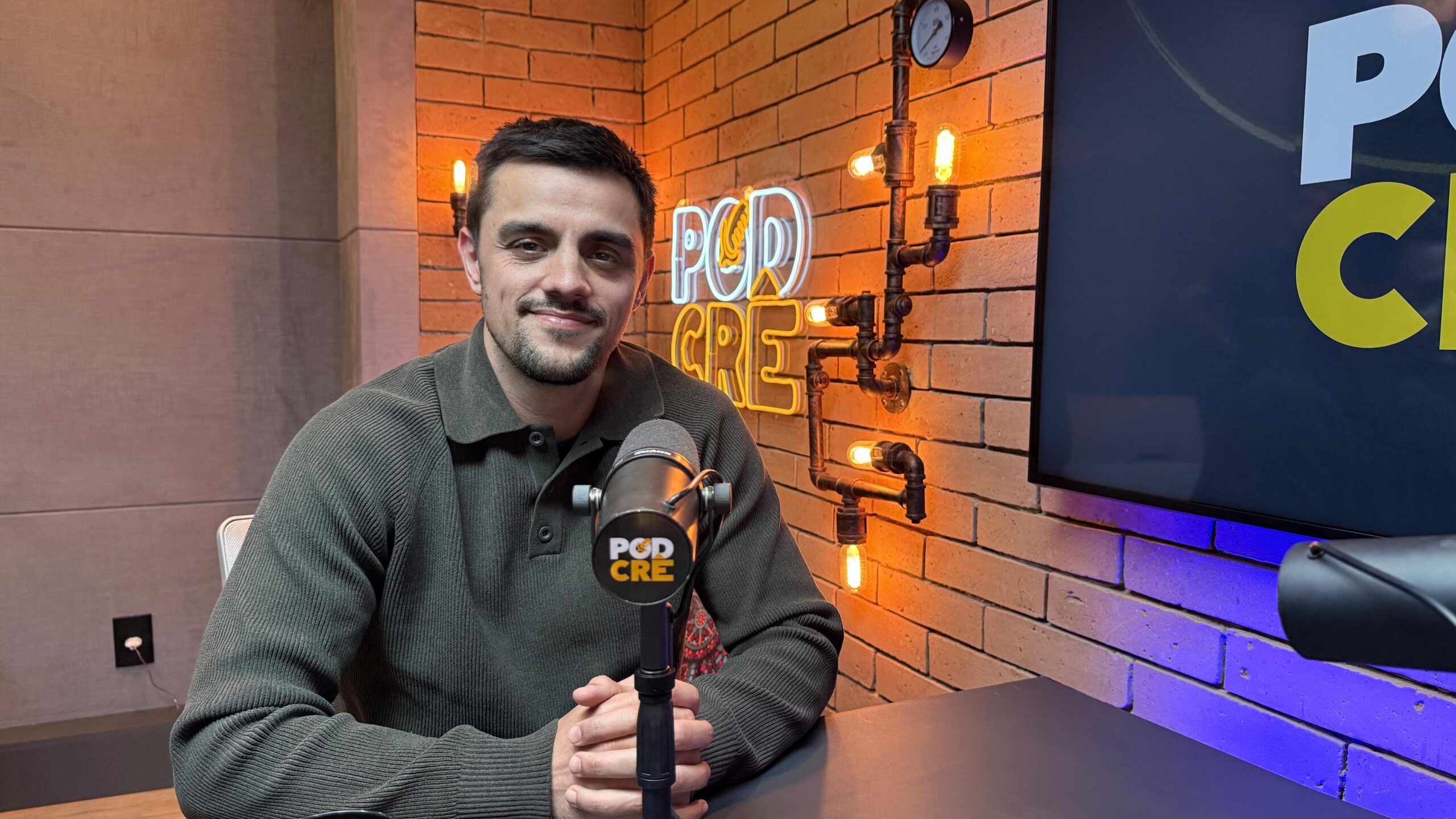No ar em “Dona de Mim”, Felipe Simas revela crise existencial e depressão antes de se converter: “Meu irmão me olhava e não me reconhecia”