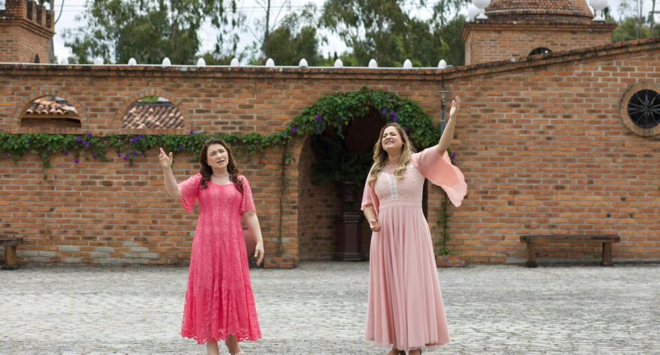 Josely Ramos feat. Eliã Oliveira na icônica canção “Ditosa Cidade”