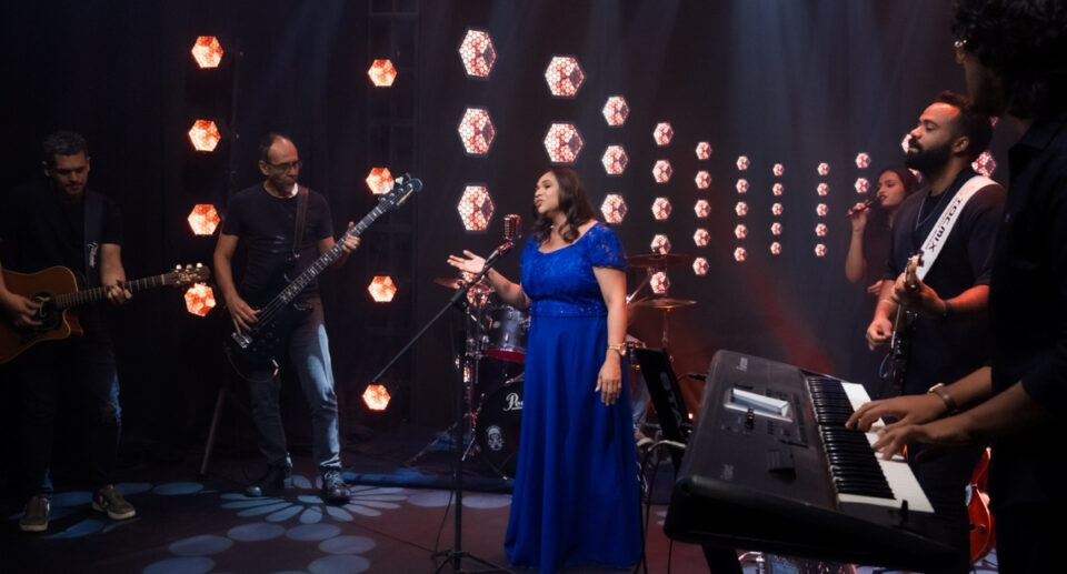 A cantora Claudiamara lança seu primeiro single: “Acalma A Minha Tempestade”