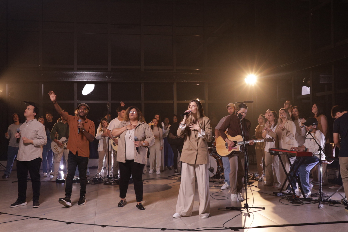 O grupo Pedras Vivas apresenta o single e clipe de “Se Tua Presença Comigo Não Vai”