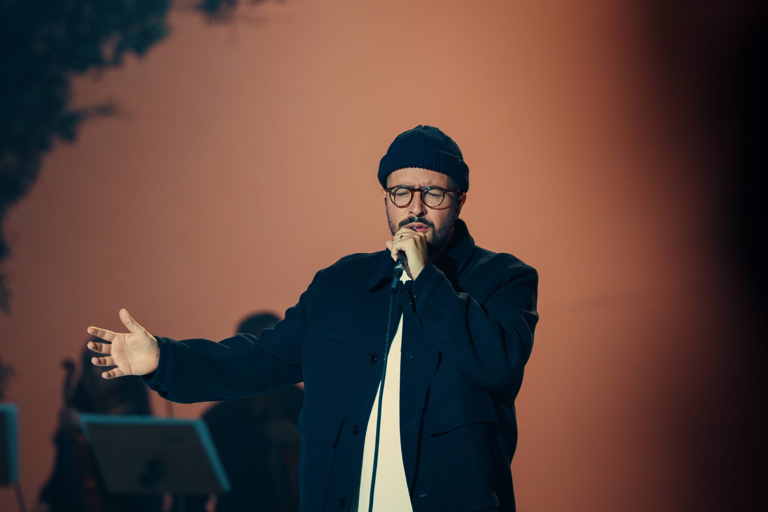 Isaias Saad lança o aguardado álbum “Altar Invisível” e apresenta o clipe da canção “Não Temerei”