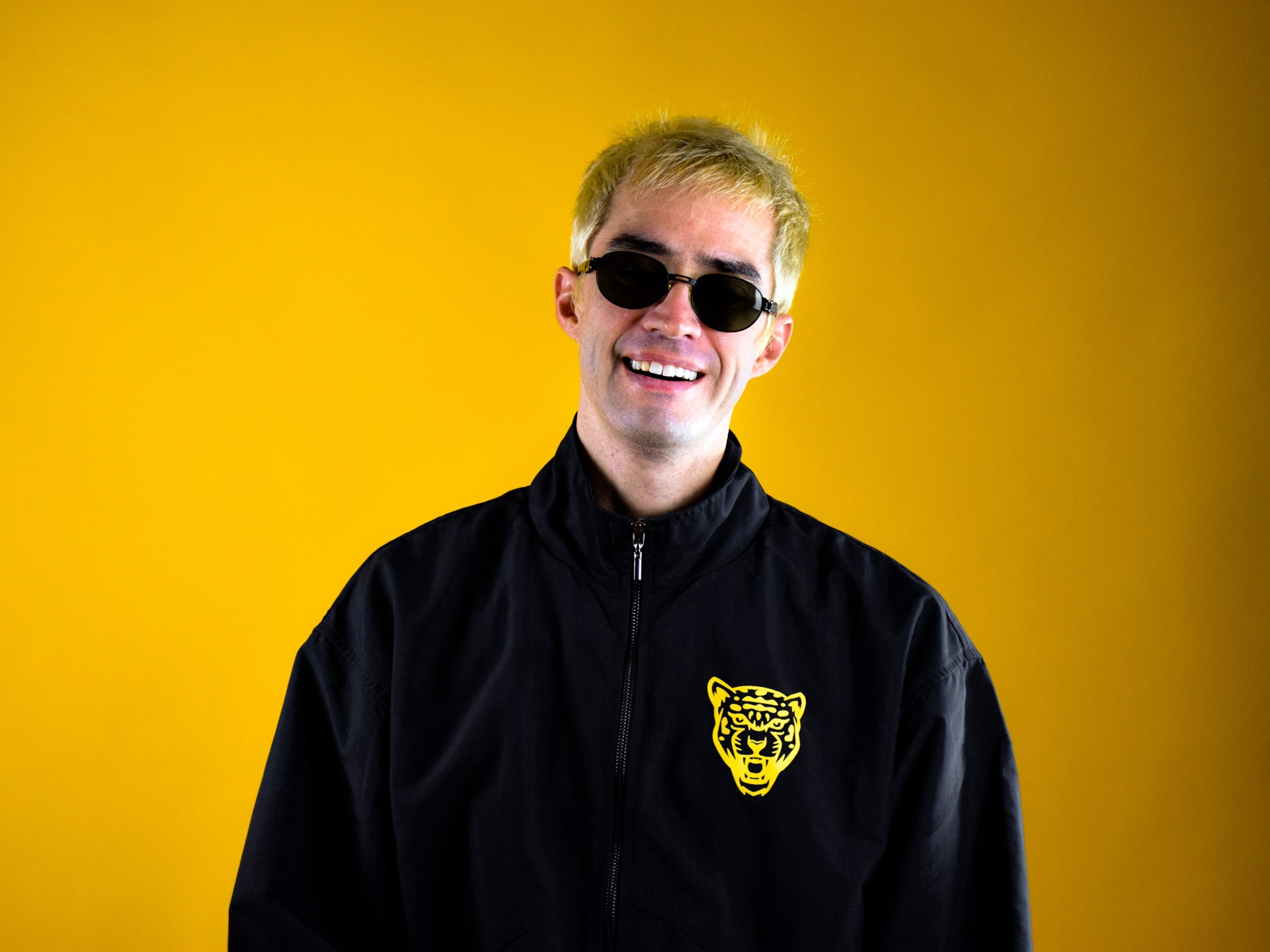Guirroh mistura groove, fé e atitude no single “Crente” 