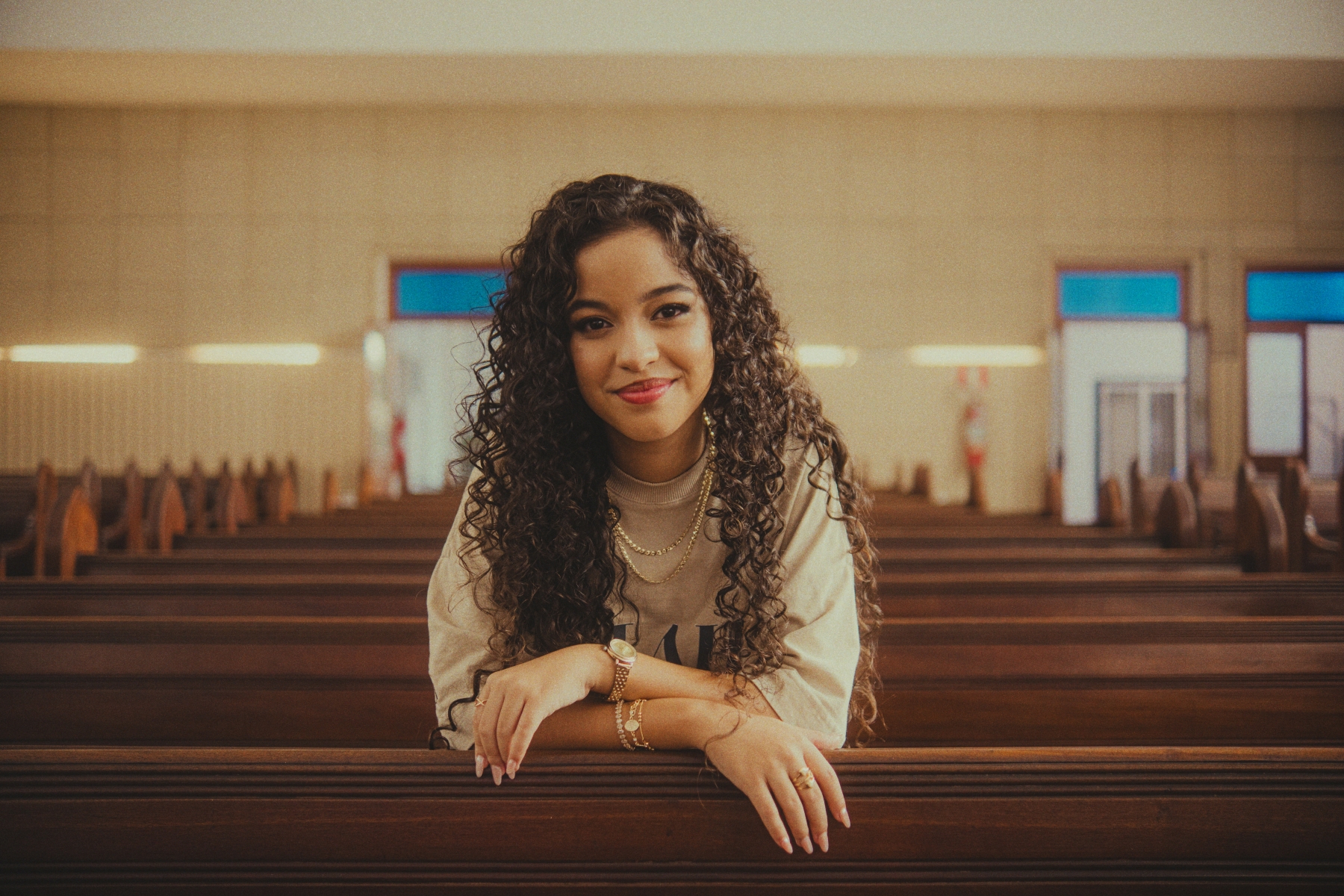 Gaby Cardozo lança a canção “Clamo Jesus”, versão em português do sucesso de Charity Gayle