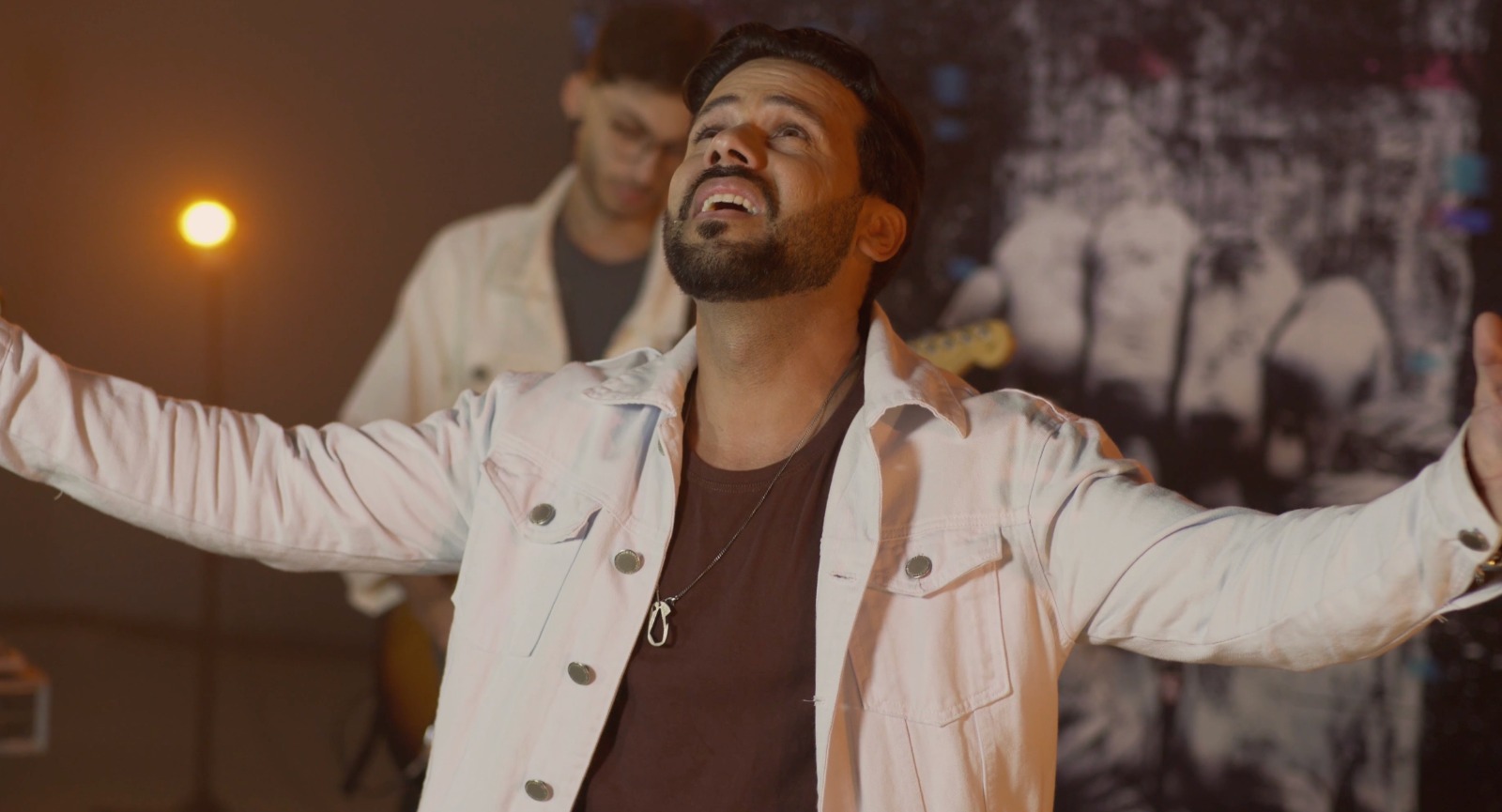 Filipe Marques lança a canção “Hosana”, última faixa do álbum “Digno”