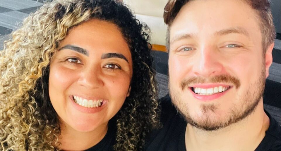 A cantora Núbia Alencar e o produtor Rafael Mozzato. Foto: Divulgação.