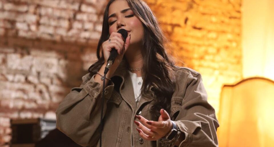 Brenda Danese apresenta “Segundo o Teu Coração”, seu novo single e vídeo