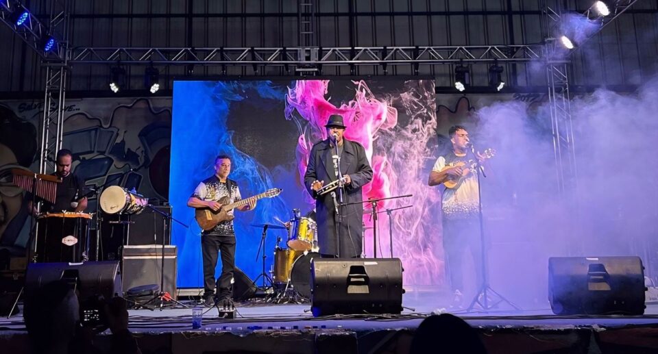 Nova Raiz emociona Guaianases no evento Salvando Vidas 2025 com samba gospel de fé e esperança