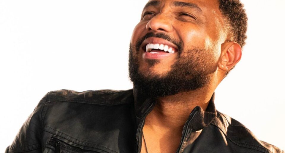 Com o álbum “Memóri4s”, Eli Soares conquista o Latin GRAMMY em sua oitava indicação ao prêmio