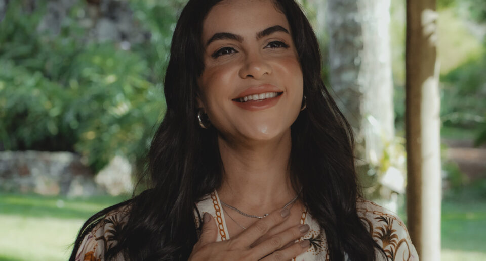 Késia Soares apresenta o EP “Coroa da Criação” e o videoclipe de “Olhos”