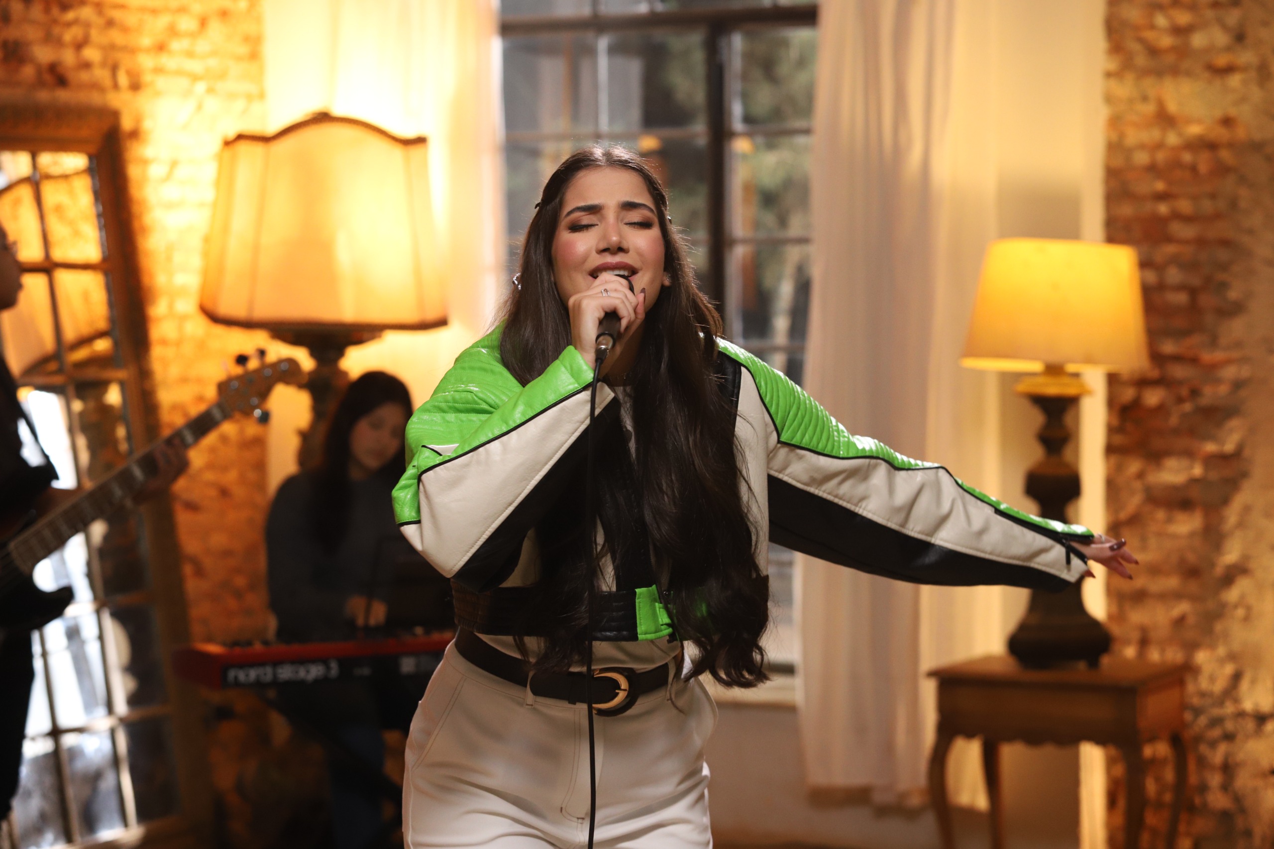 A jovem Brenda Danese apresenta “Identidade”, seu primeiro álbum