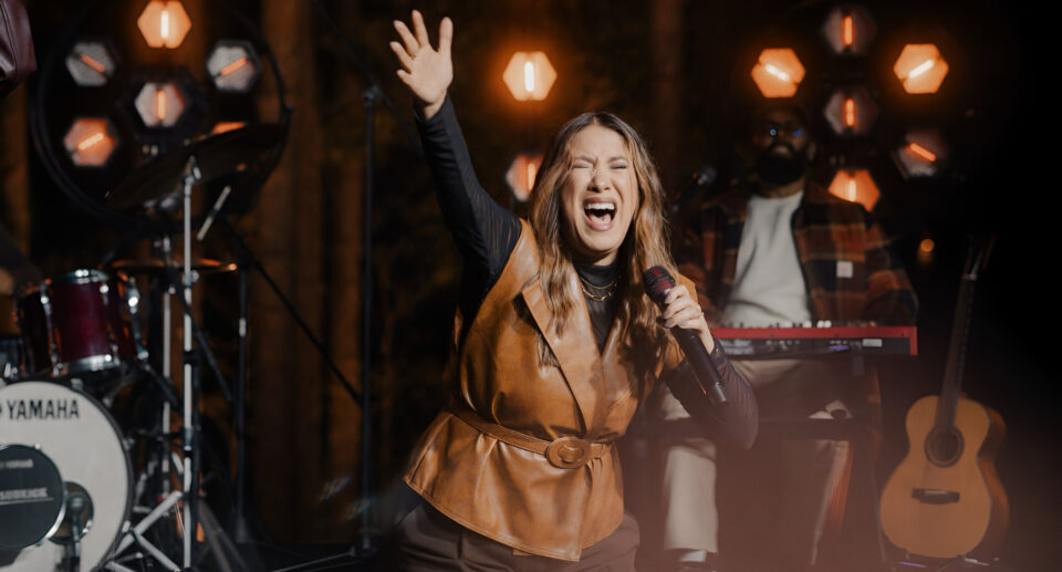 “Oh Vem Avivar” de Ana Nóbrega ultrapassam 250 mil visualizações no YouTube e reforça o chamado ao despertamento espiritual em gravação AO VIVO