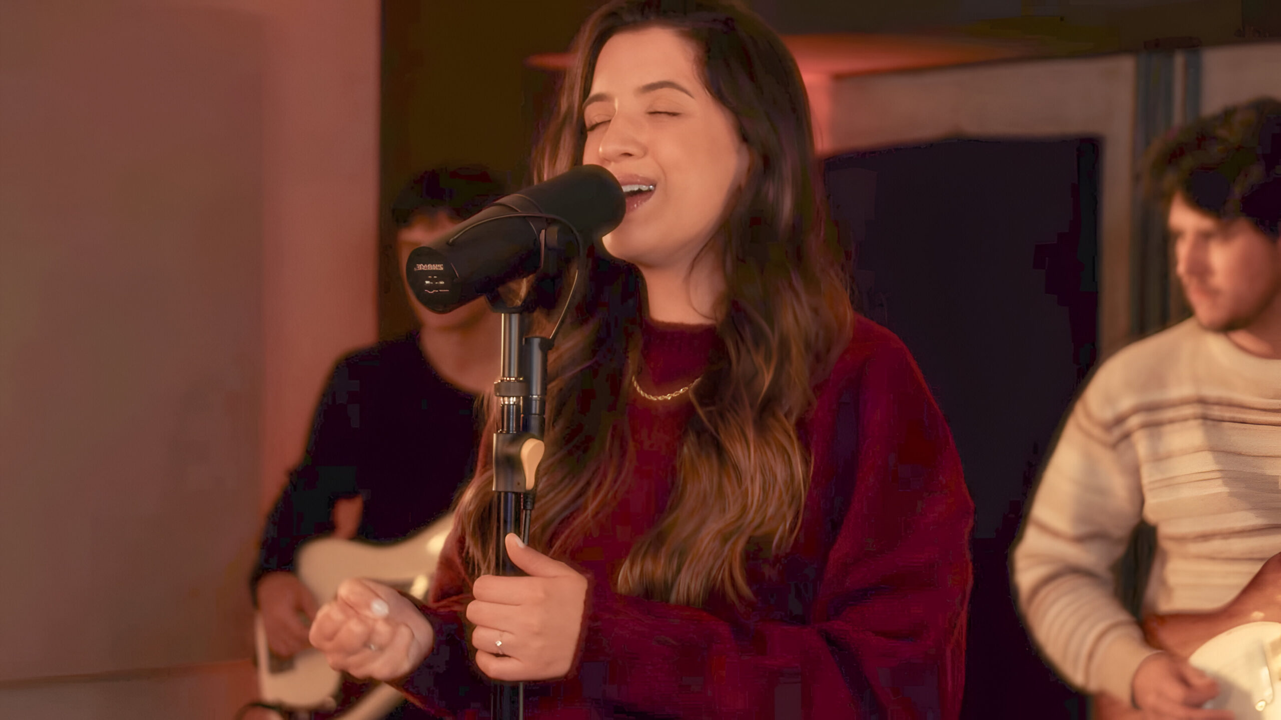 Novo single “Jardim” apresenta a mensagem de reconciliação e intimidade de Fernanda Tomadon