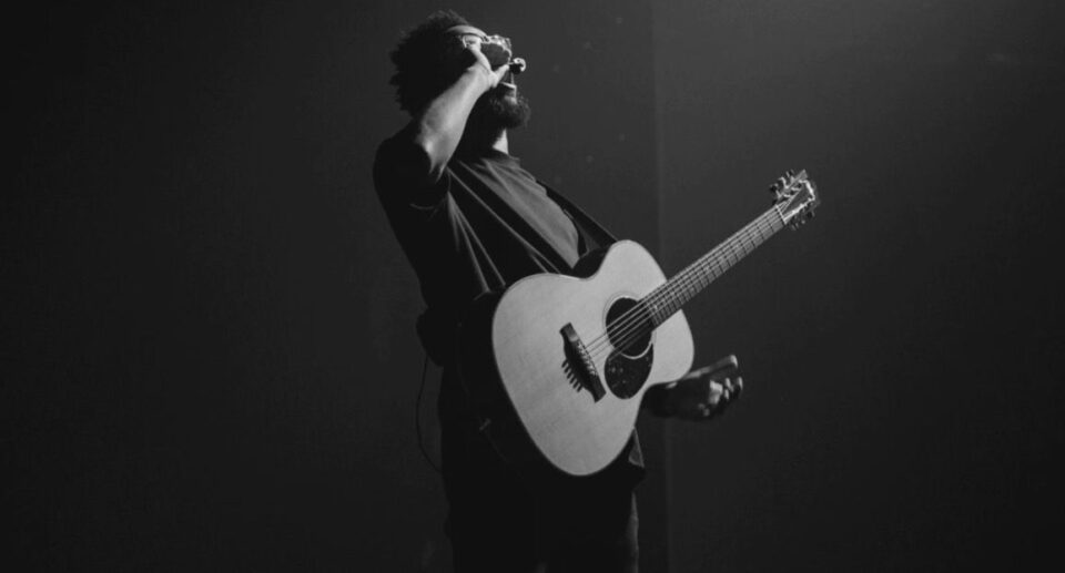 Eliezer de Tarsis lança “É Cristo” pela Flame Music destacando Jesus como centro de tudo