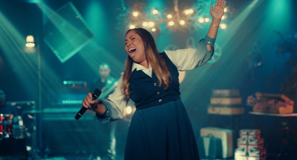 Sarah Marques apresenta as canções “Ele é/Prioridade”