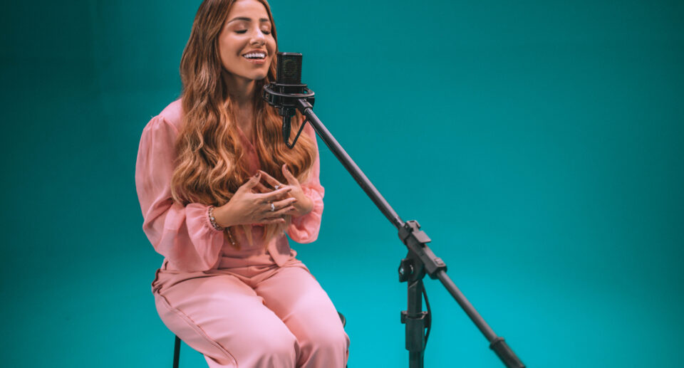 Gabriela Rocha lança medley com sucessos do Renascer Praise em nova faixa do projeto “Ecoar 3”