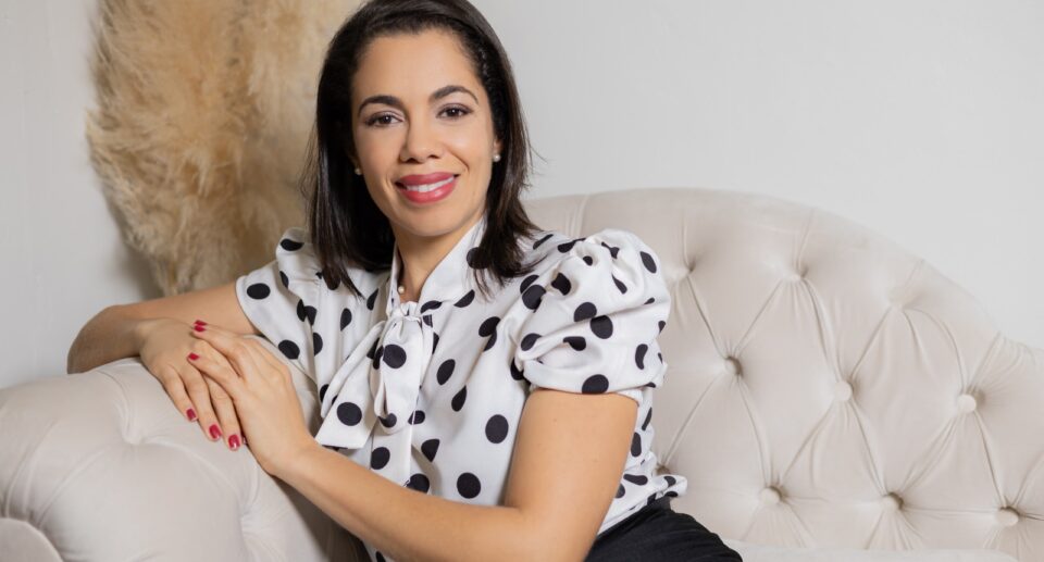 Íris Vianna lança “Jeová Jireh”, canção que reforça a esperança e a confiançaem Deus