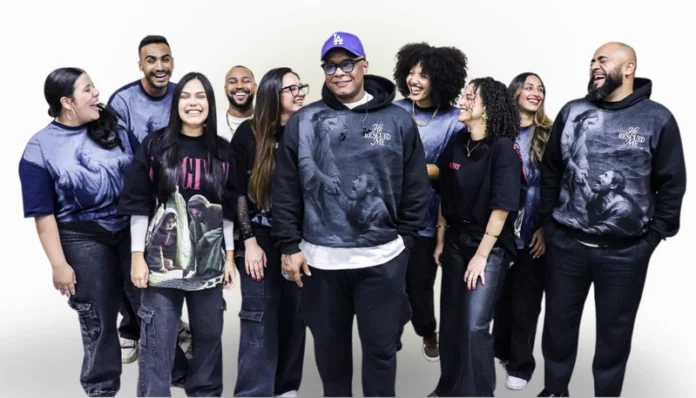 O grupo One Service lança o single e clipe de “O Galo Cantou”, que trazem a participação do cantor Guilherme Andrade