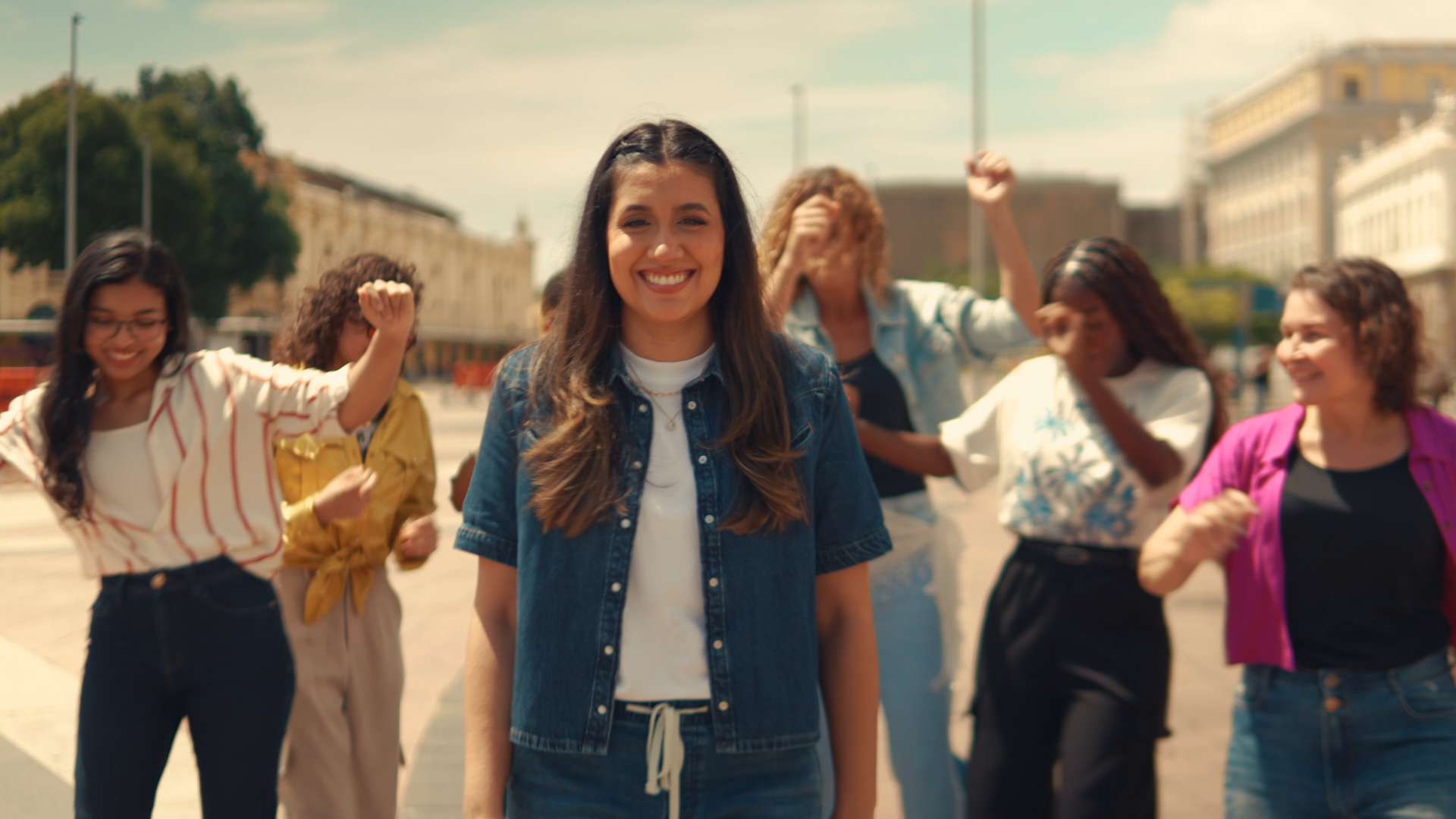 Kelly Benigno lança “Aleluia” e convida o público a celebrar a Deus com alegria
