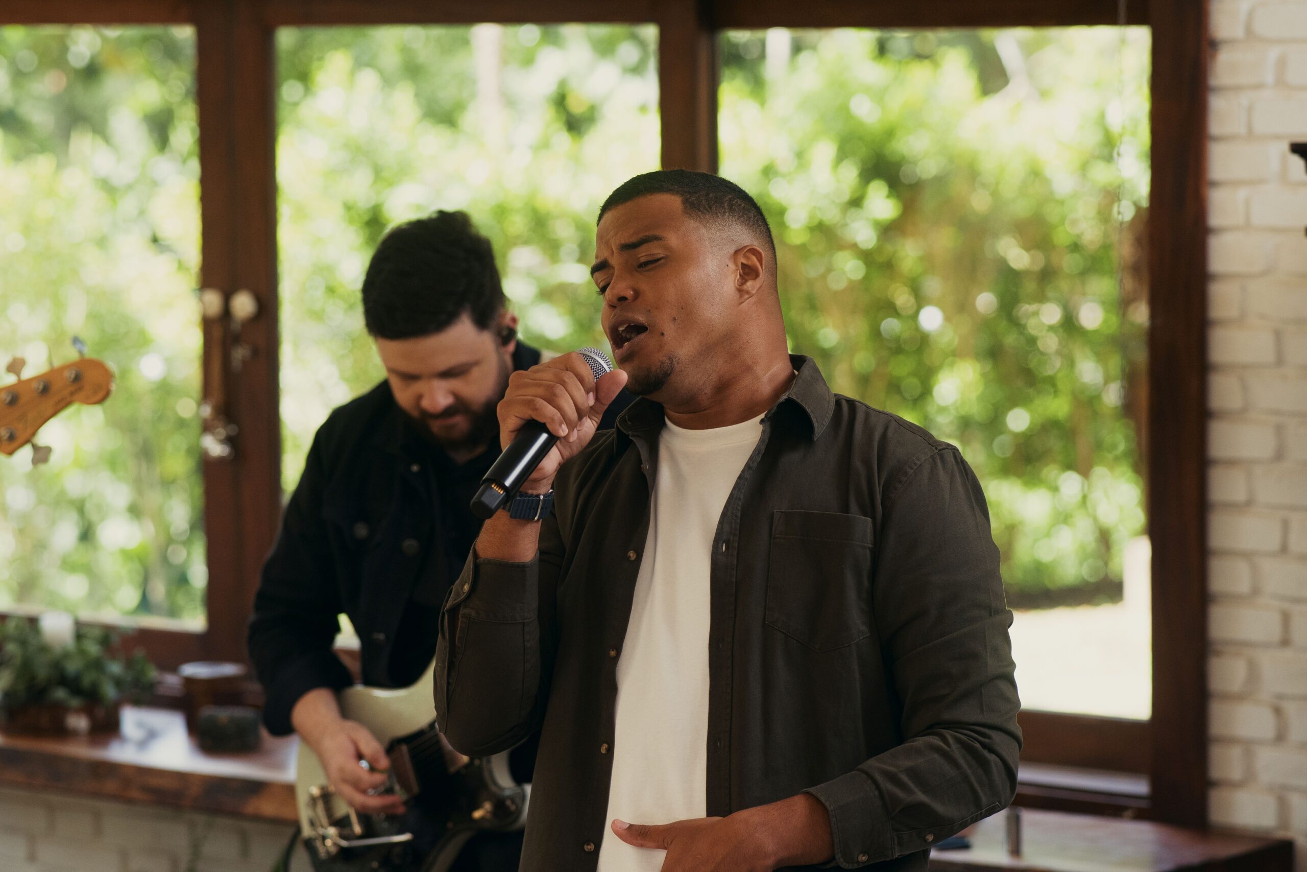 John Cunha apresenta o clipe da faixa “Teu Amor” pela Central Gospel Music