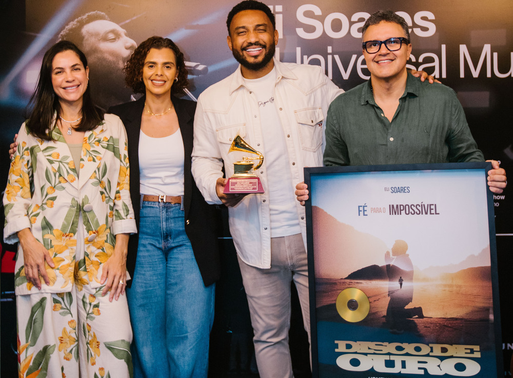 Eli Soares renova contrato com a Universal Music Christian Group