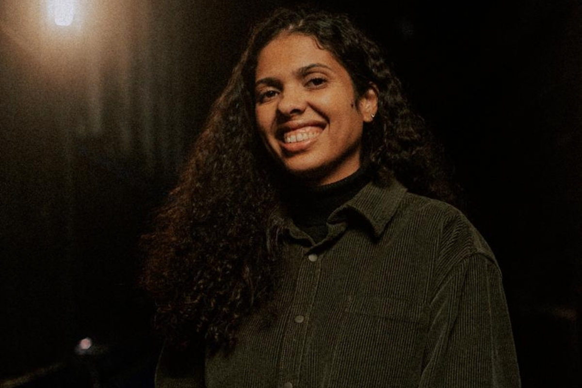 Da direção musical à formação de líderes: Kamilla Berg se destaca como referência na música cristã contemporânea