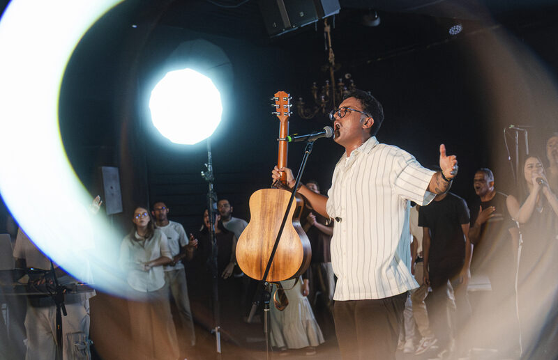 José Wellington lança o EP “Vãs Paixões” e os vídeos da faixa-título e de “Espontâneo Vem Marcar”